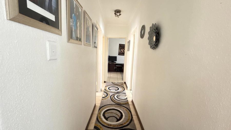 3 Bedroom Property for Sale in Roseacres Gauteng