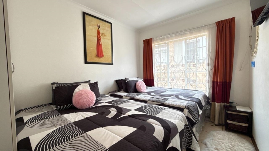 3 Bedroom Property for Sale in Roseacres Gauteng