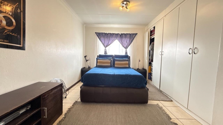 3 Bedroom Property for Sale in Roseacres Gauteng