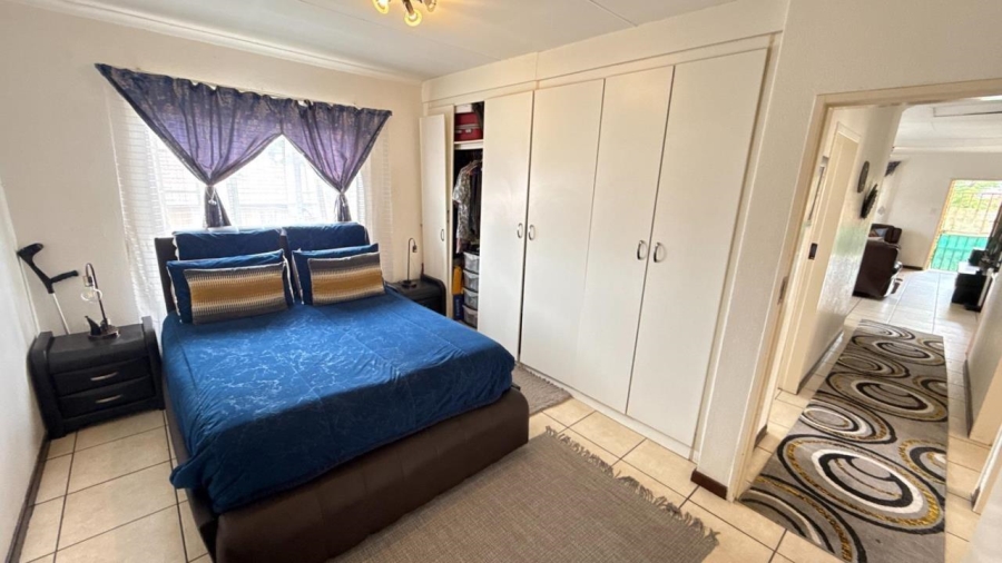 3 Bedroom Property for Sale in Roseacres Gauteng