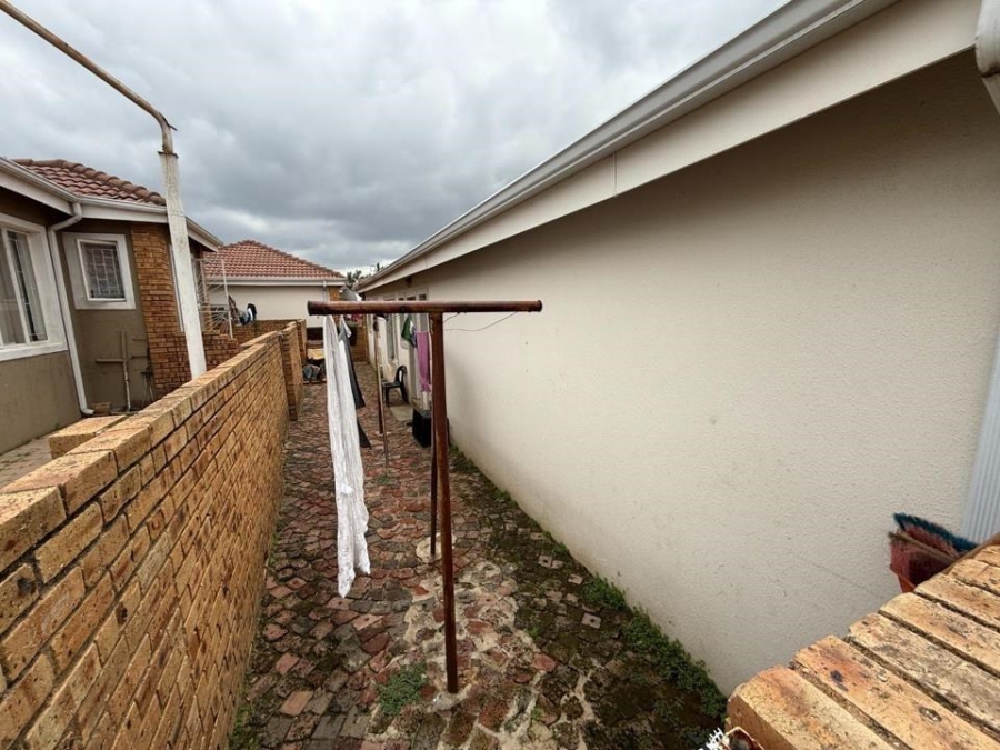 3 Bedroom Property for Sale in Roseacres Gauteng