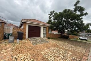 3 Bedroom Property for Sale in Roseacres Gauteng