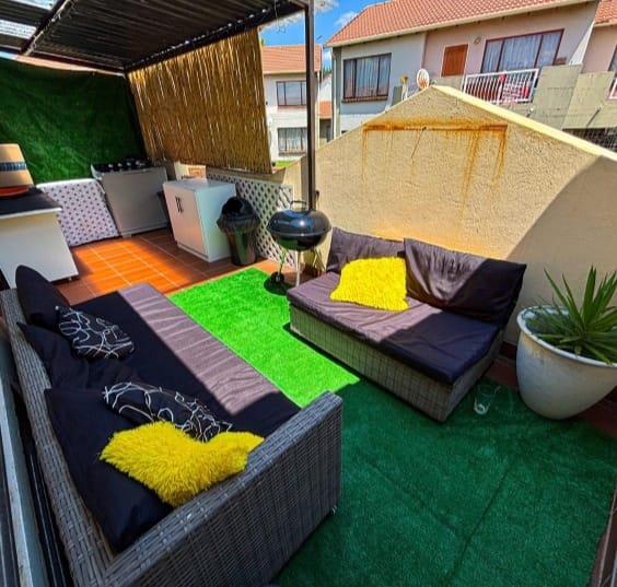 2 Bedroom Property for Sale in Mondeor Gauteng