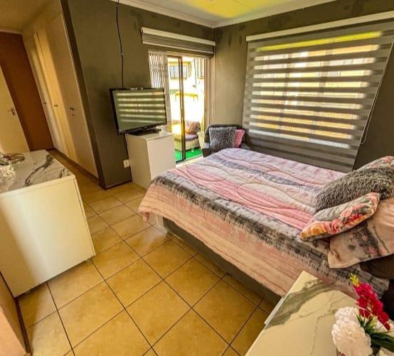 2 Bedroom Property for Sale in Mondeor Gauteng