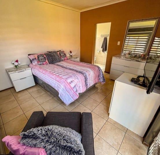 2 Bedroom Property for Sale in Mondeor Gauteng
