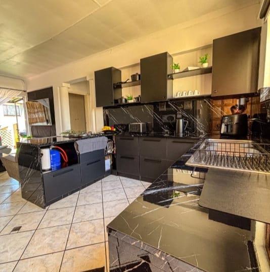 2 Bedroom Property for Sale in Mondeor Gauteng