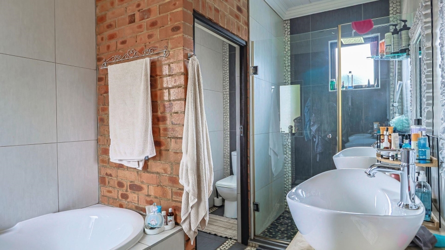 4 Bedroom Property for Sale in Clubview Gauteng