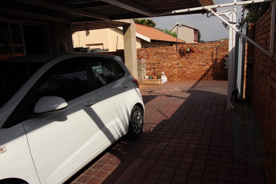 3 Bedroom Property for Sale in Noordwyk Gauteng