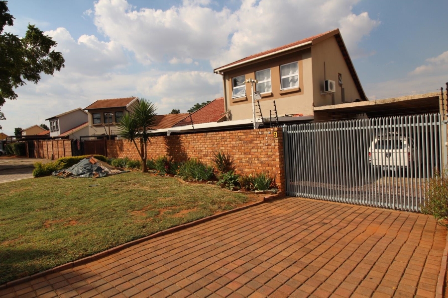 3 Bedroom Property for Sale in Noordwyk Gauteng