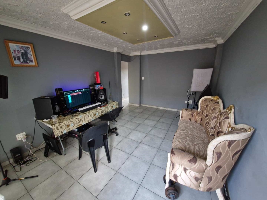 2 Bedroom Property for Sale in Silverton Gauteng