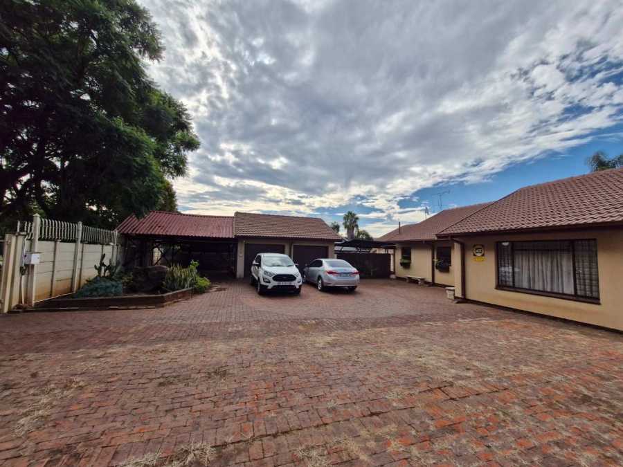 3 Bedroom Property for Sale in East Lynne Gauteng