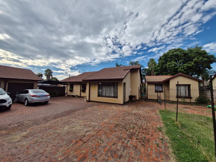 3 Bedroom Property for Sale in East Lynne Gauteng