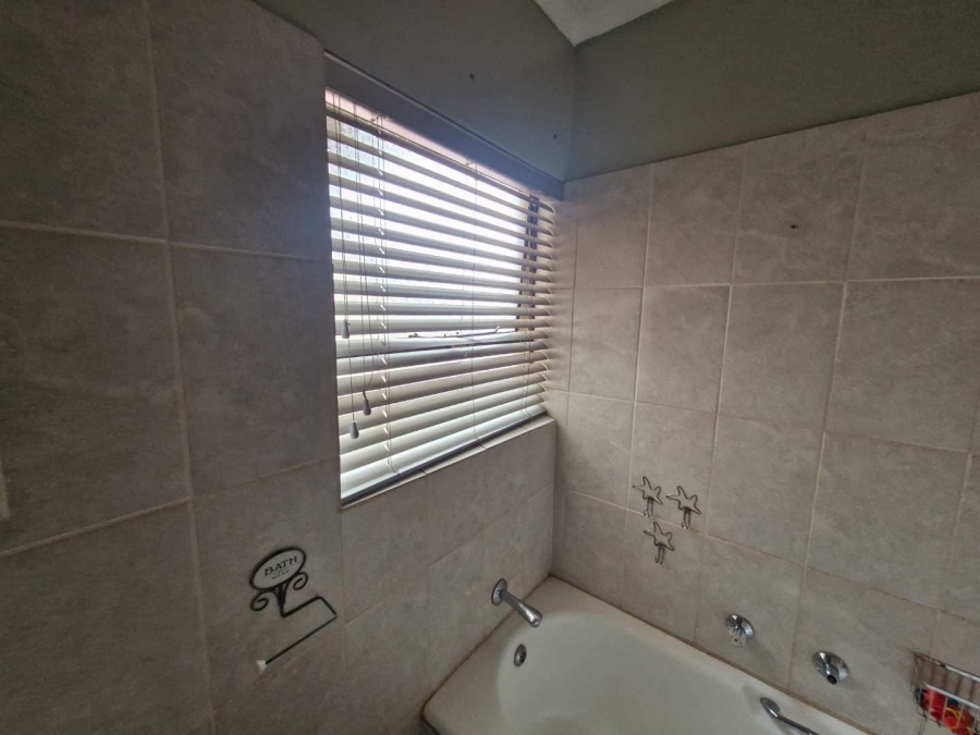 3 Bedroom Property for Sale in East Lynne Gauteng