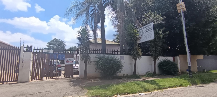 2 Bedroom Property for Sale in Westdene Gauteng