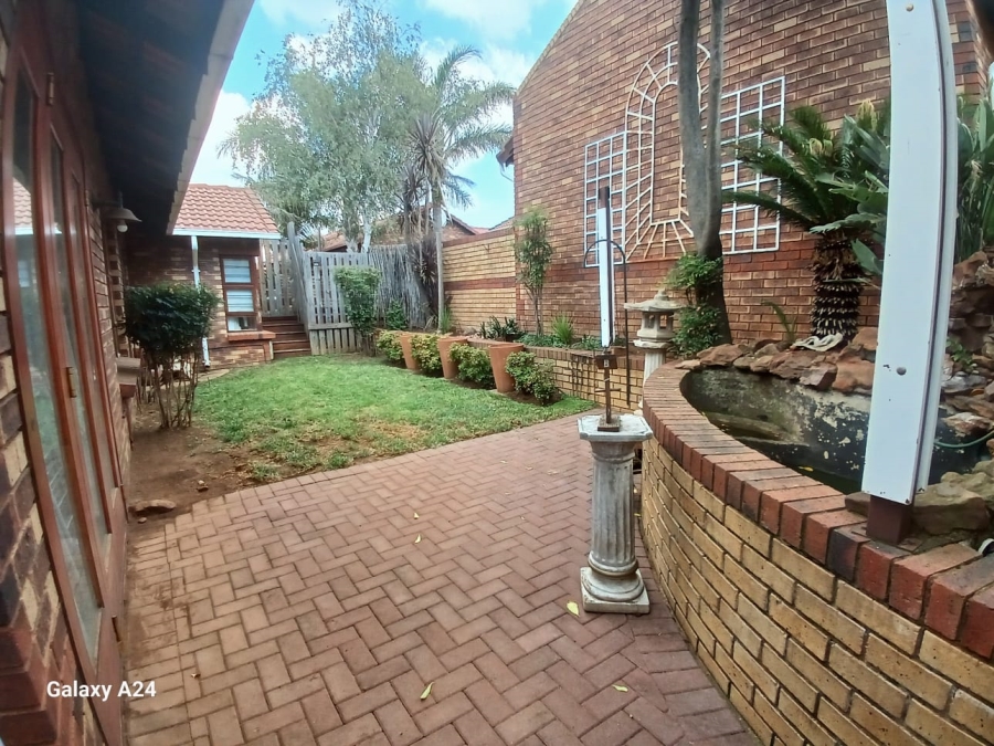 3 Bedroom Property for Sale in Van Riebeeck Park Gauteng