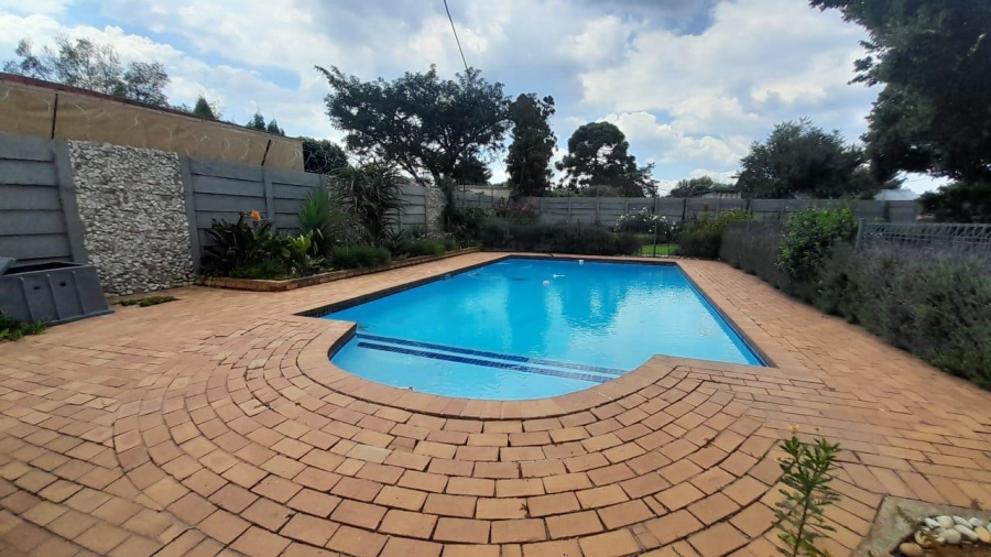 4 Bedroom Property for Sale in Birchleigh Gauteng