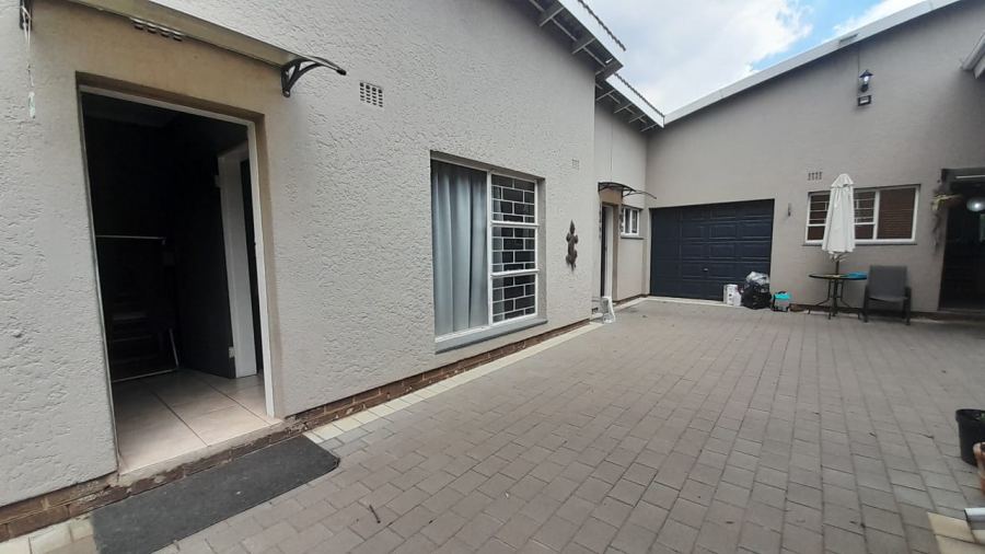 4 Bedroom Property for Sale in Birchleigh Gauteng