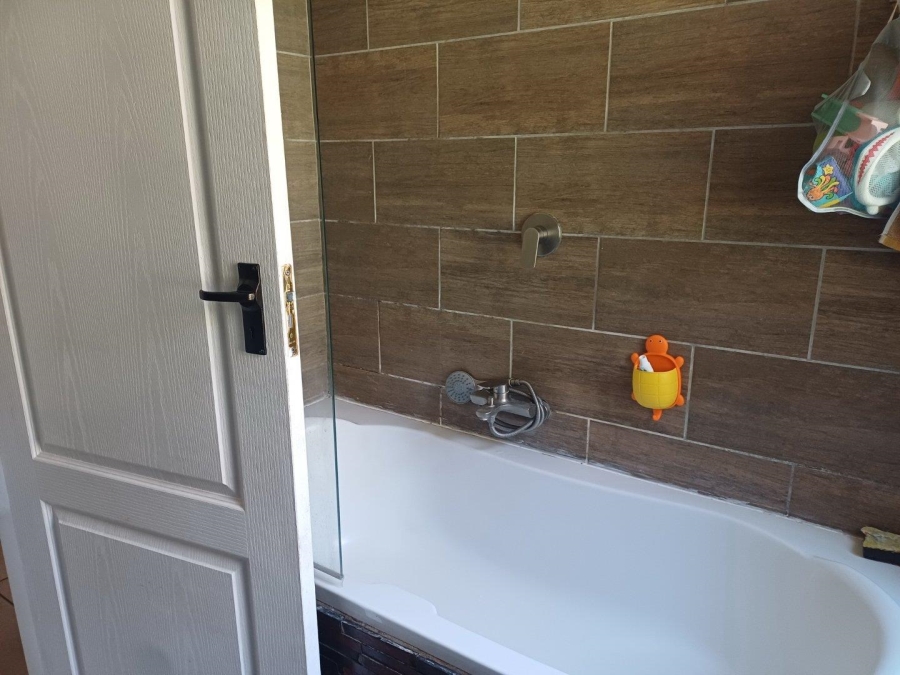 3 Bedroom Property for Sale in Birchleigh North Gauteng