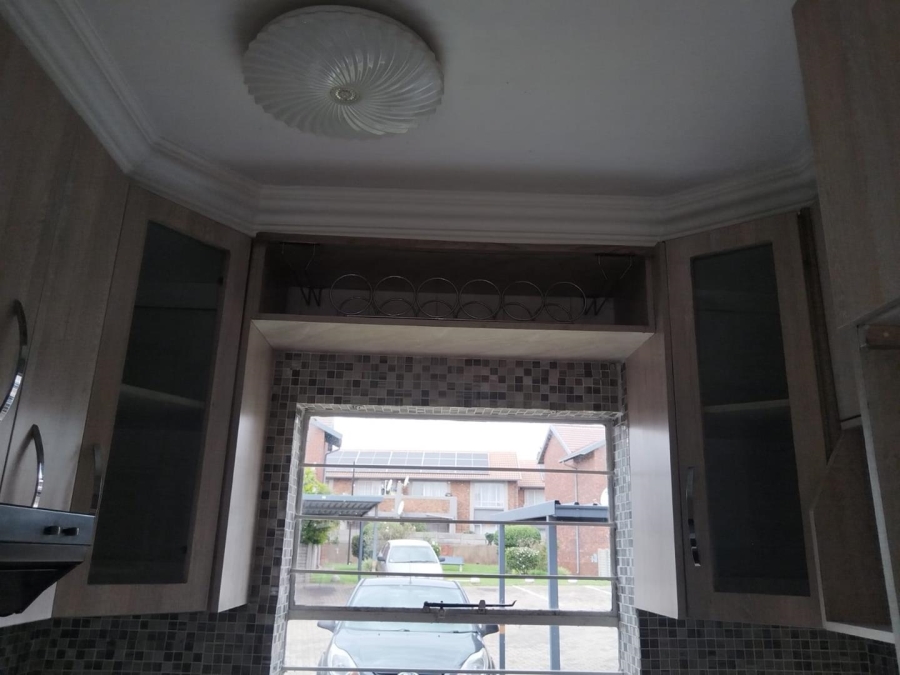 2 Bedroom Property for Sale in Glen Marais Gauteng