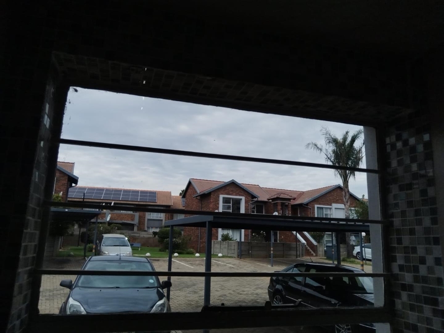 2 Bedroom Property for Sale in Glen Marais Gauteng
