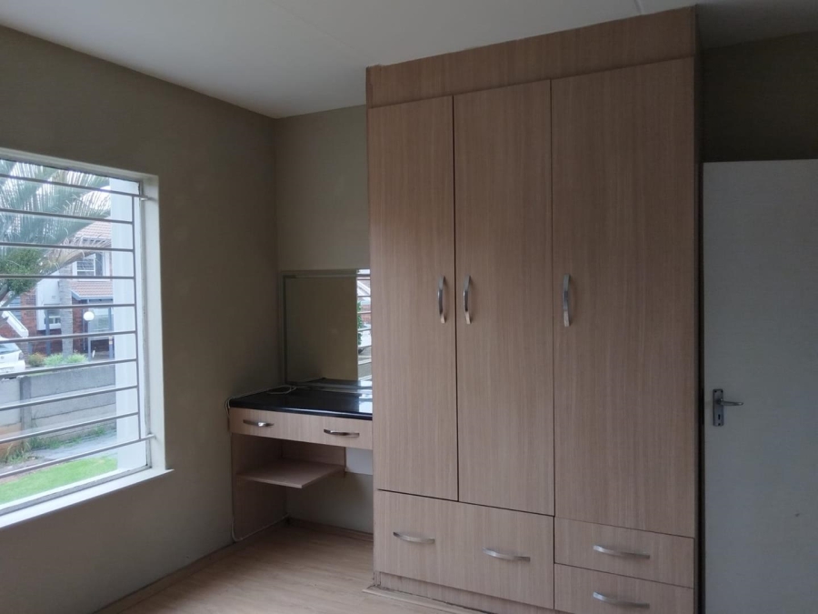 2 Bedroom Property for Sale in Glen Marais Gauteng