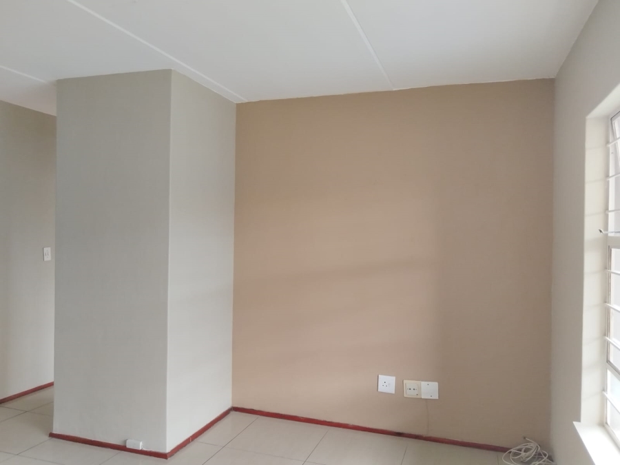 2 Bedroom Property for Sale in Glen Marais Gauteng