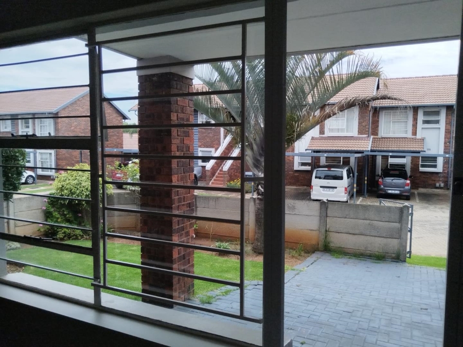 2 Bedroom Property for Sale in Glen Marais Gauteng