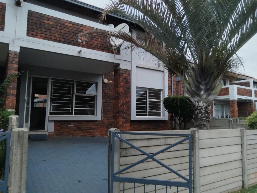 2 Bedroom Property for Sale in Glen Marais Gauteng