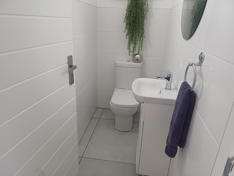 4 Bedroom Property for Sale in Glen Marais Gauteng