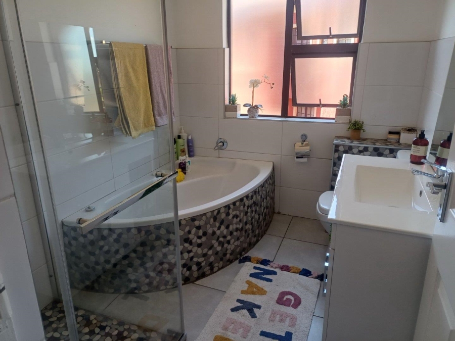 4 Bedroom Property for Sale in Glen Marais Gauteng
