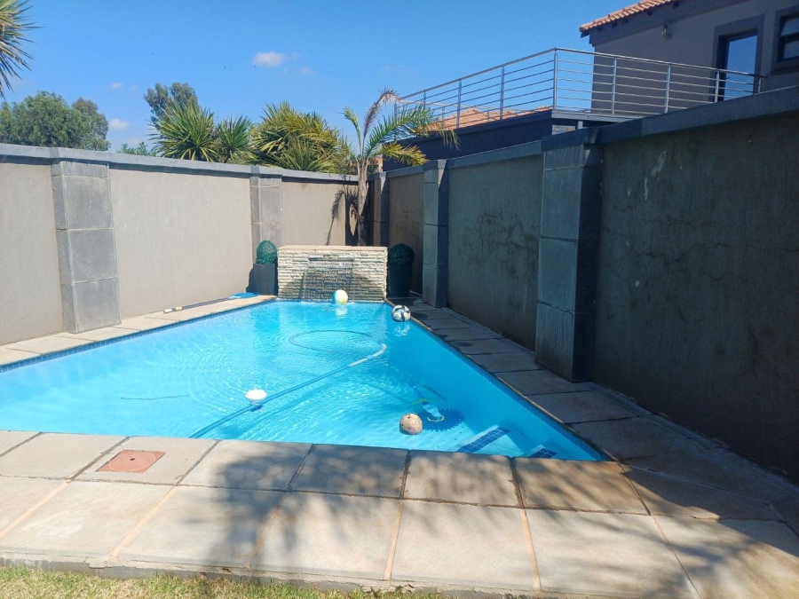 4 Bedroom Property for Sale in Glen Marais Gauteng