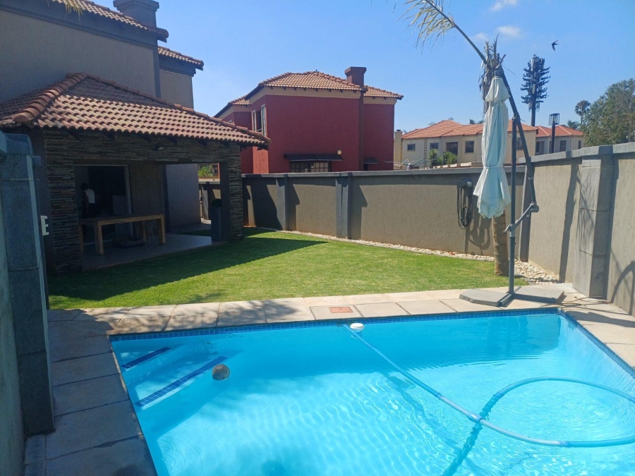 4 Bedroom Property for Sale in Glen Marais Gauteng
