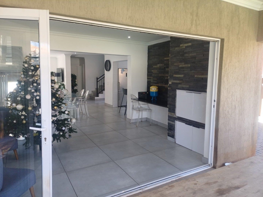 4 Bedroom Property for Sale in Glen Marais Gauteng