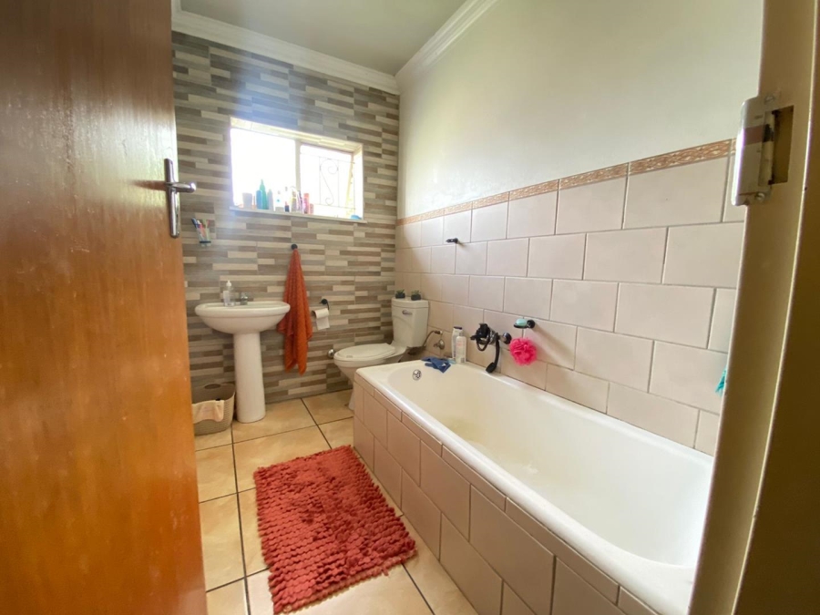 4 Bedroom Property for Sale in Birchleigh Gauteng