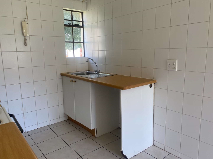 To Let 2 Bedroom Property for Rent in Roodepoort West Gauteng