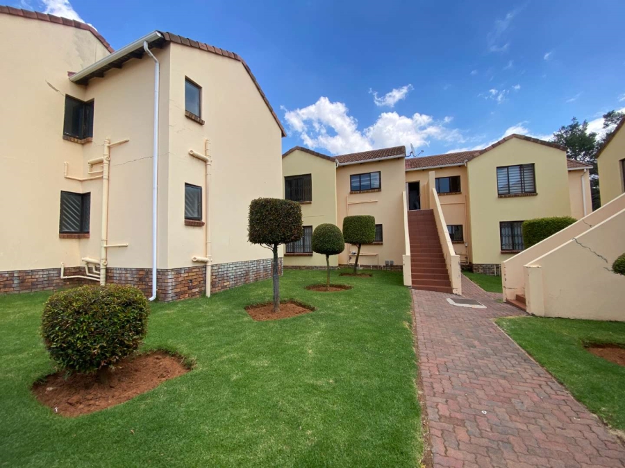 2 Bedroom Property for Sale in Mondeor Gauteng