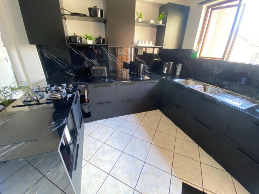 2 Bedroom Property for Sale in Mondeor Gauteng