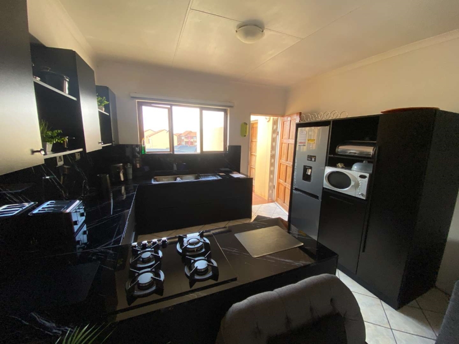 2 Bedroom Property for Sale in Mondeor Gauteng