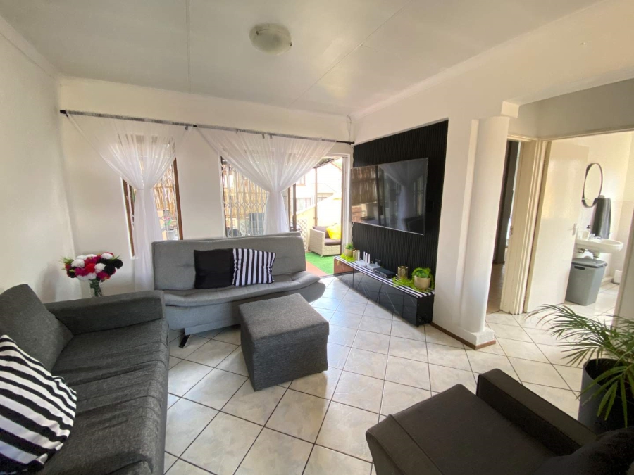2 Bedroom Property for Sale in Mondeor Gauteng