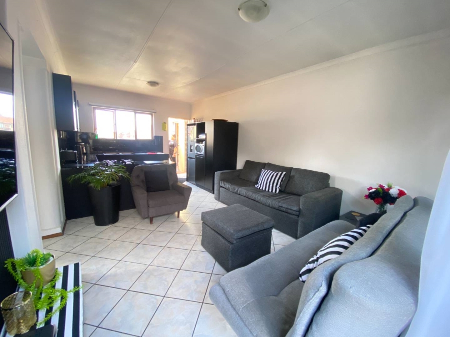 2 Bedroom Property for Sale in Mondeor Gauteng