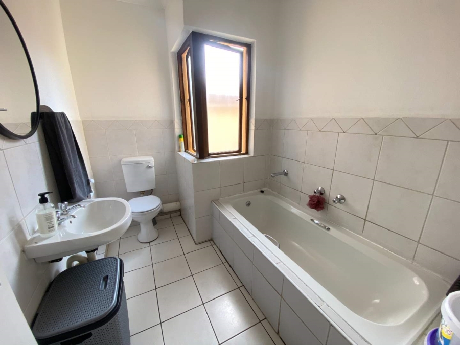 2 Bedroom Property for Sale in Mondeor Gauteng