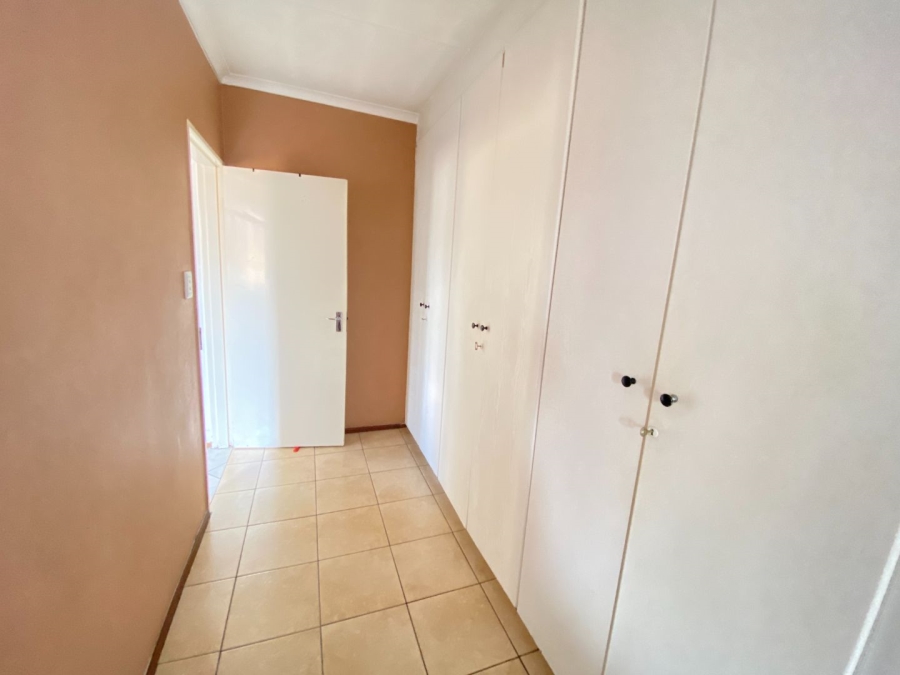 2 Bedroom Property for Sale in Mondeor Gauteng