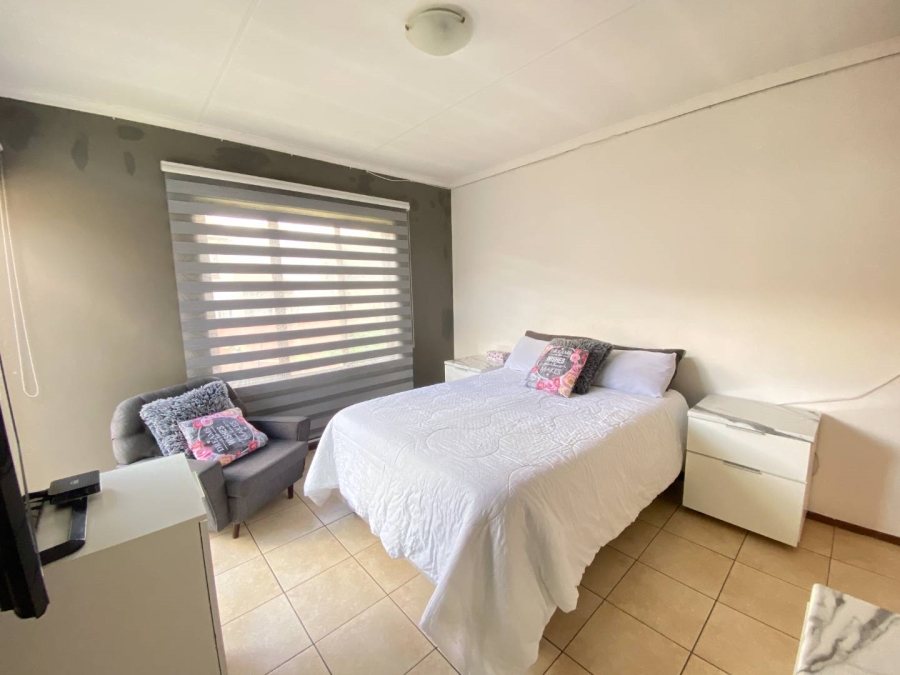 2 Bedroom Property for Sale in Mondeor Gauteng