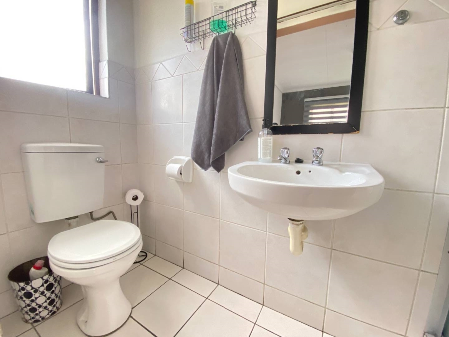 2 Bedroom Property for Sale in Mondeor Gauteng