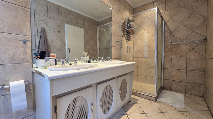 3 Bedroom Property for Sale in Albemarle Ext 2 Gauteng