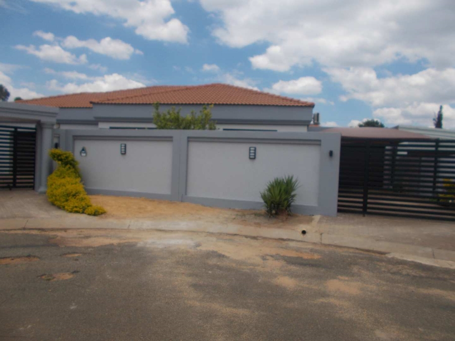 4 Bedroom Property for Sale in Palm Ridge Gauteng