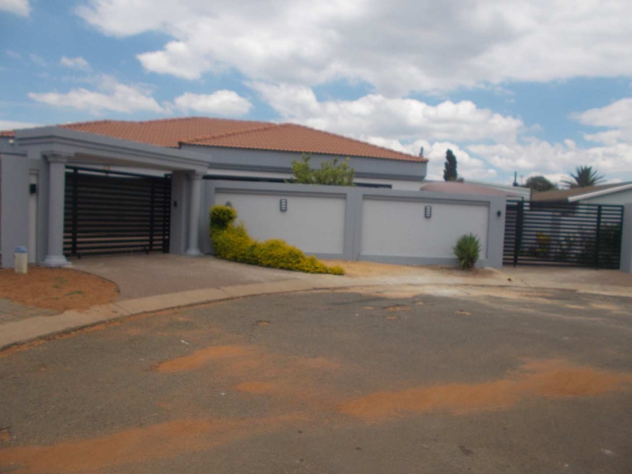4 Bedroom Property for Sale in Palm Ridge Gauteng