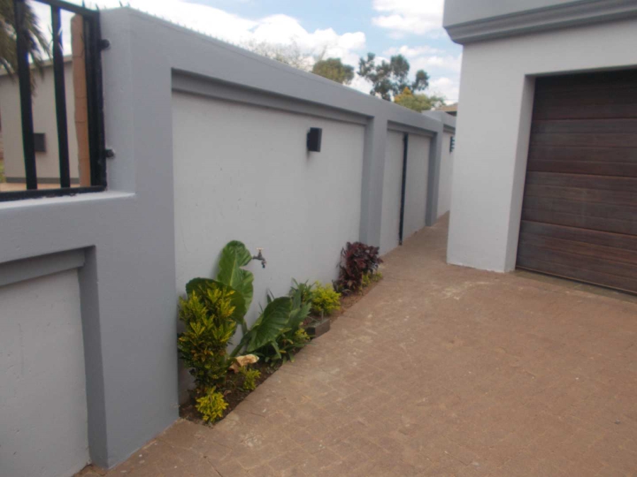 4 Bedroom Property for Sale in Palm Ridge Gauteng