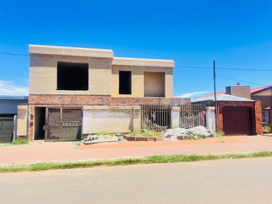 4 Bedroom Property for Sale in Tladi Gauteng
