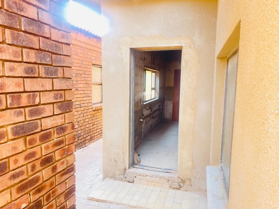 4 Bedroom Property for Sale in Tladi Gauteng